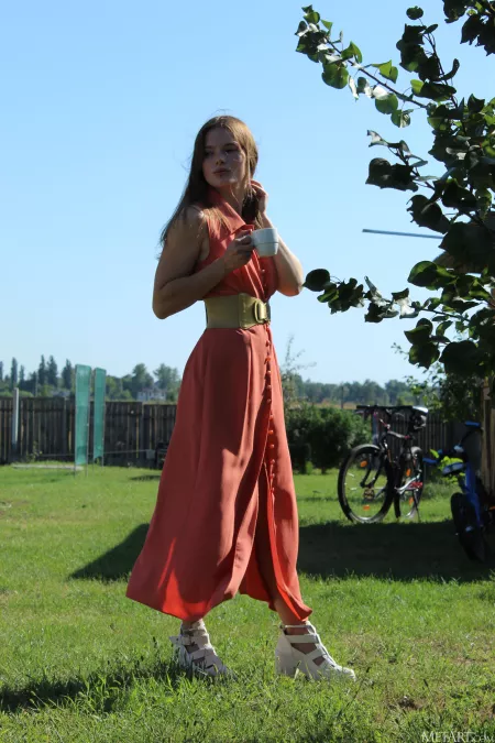 Летний день: эротическая фотосессия в природе