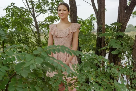 Летняя красота: Мэтти в лесу